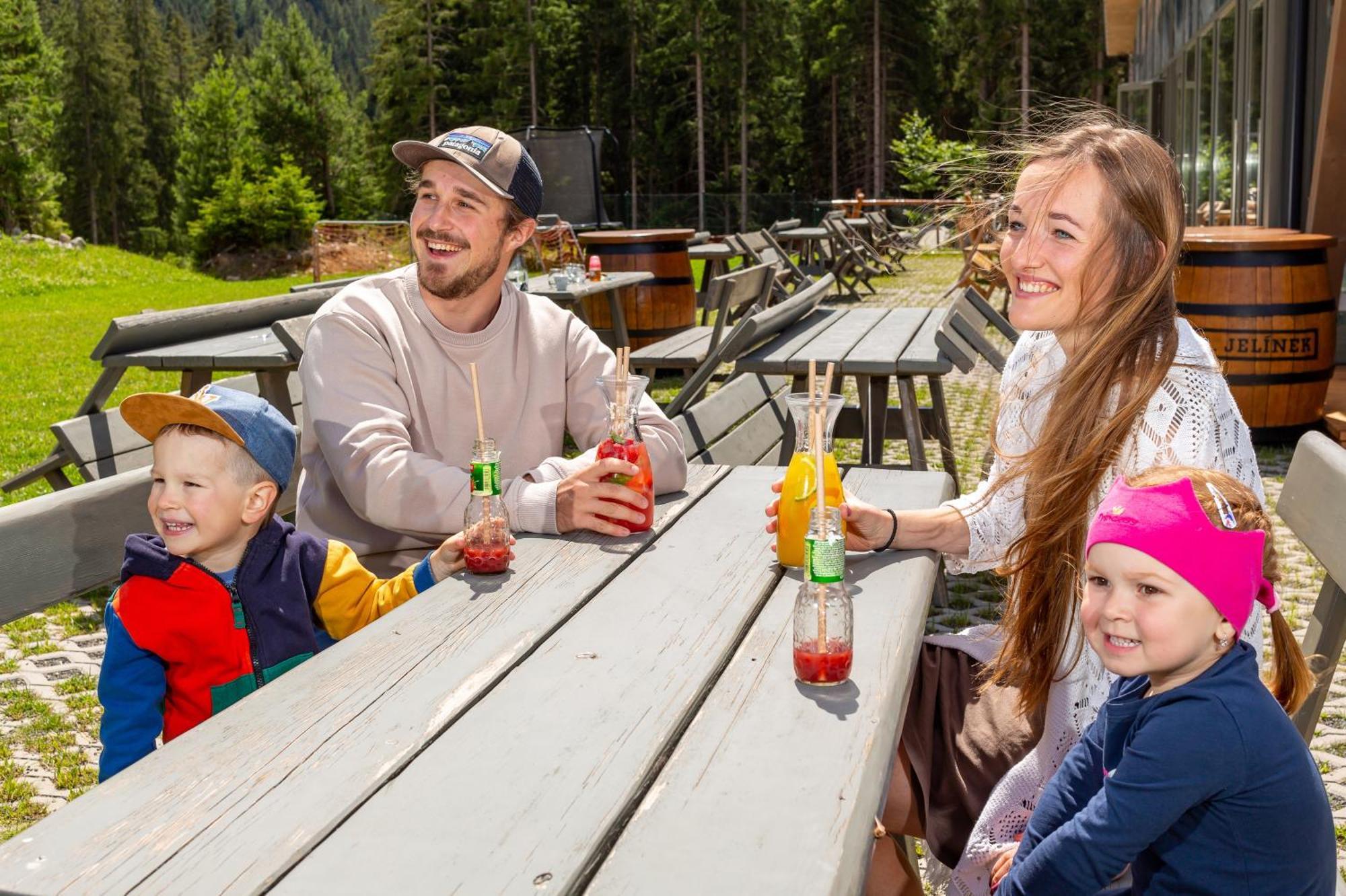 Hotel Strachan Family Jasna Demänovská Dolina Buitenkant foto
